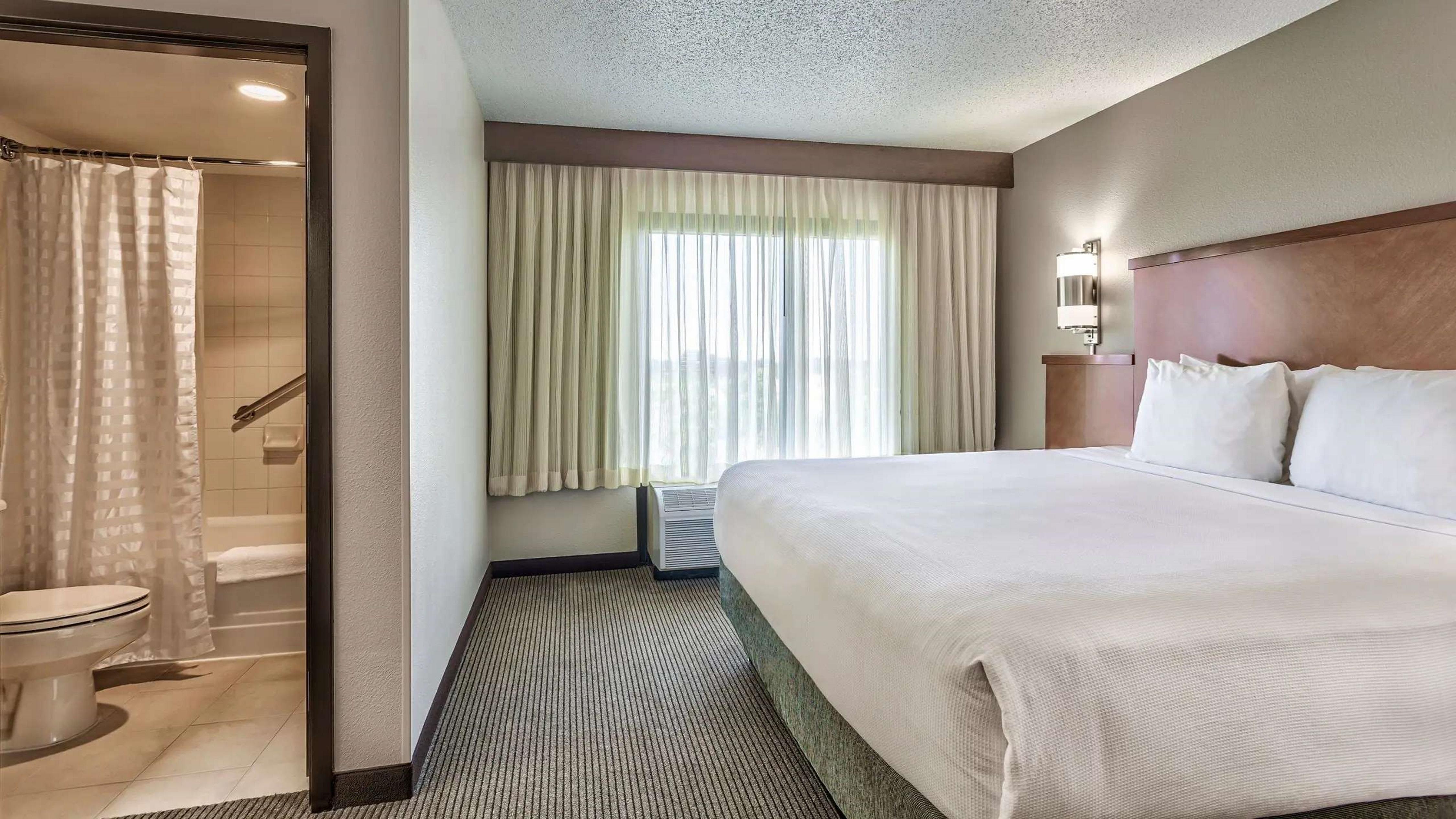 Wyndham Garden Kansas City Airport Екстериор снимка