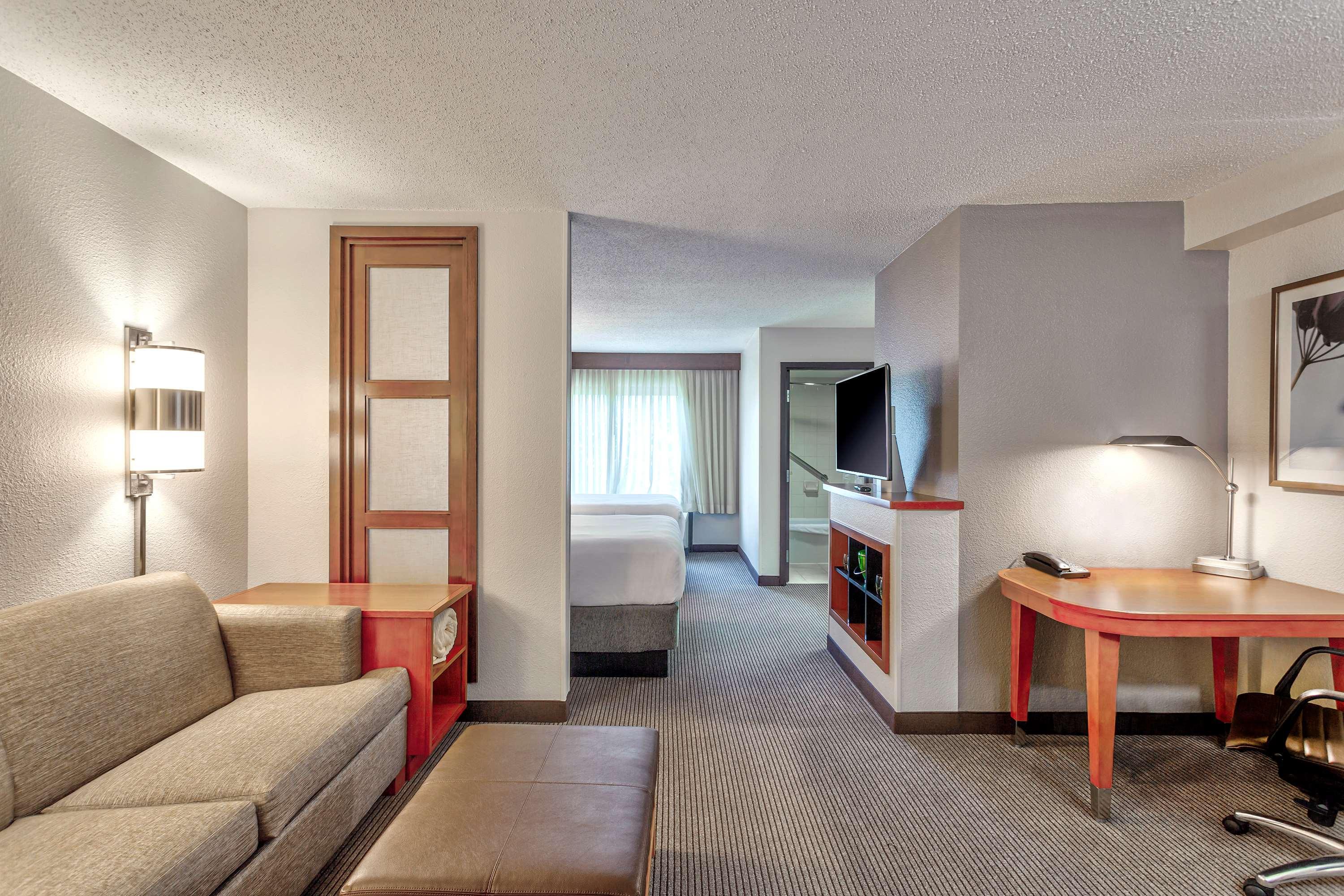 Wyndham Garden Kansas City Airport Екстериор снимка
