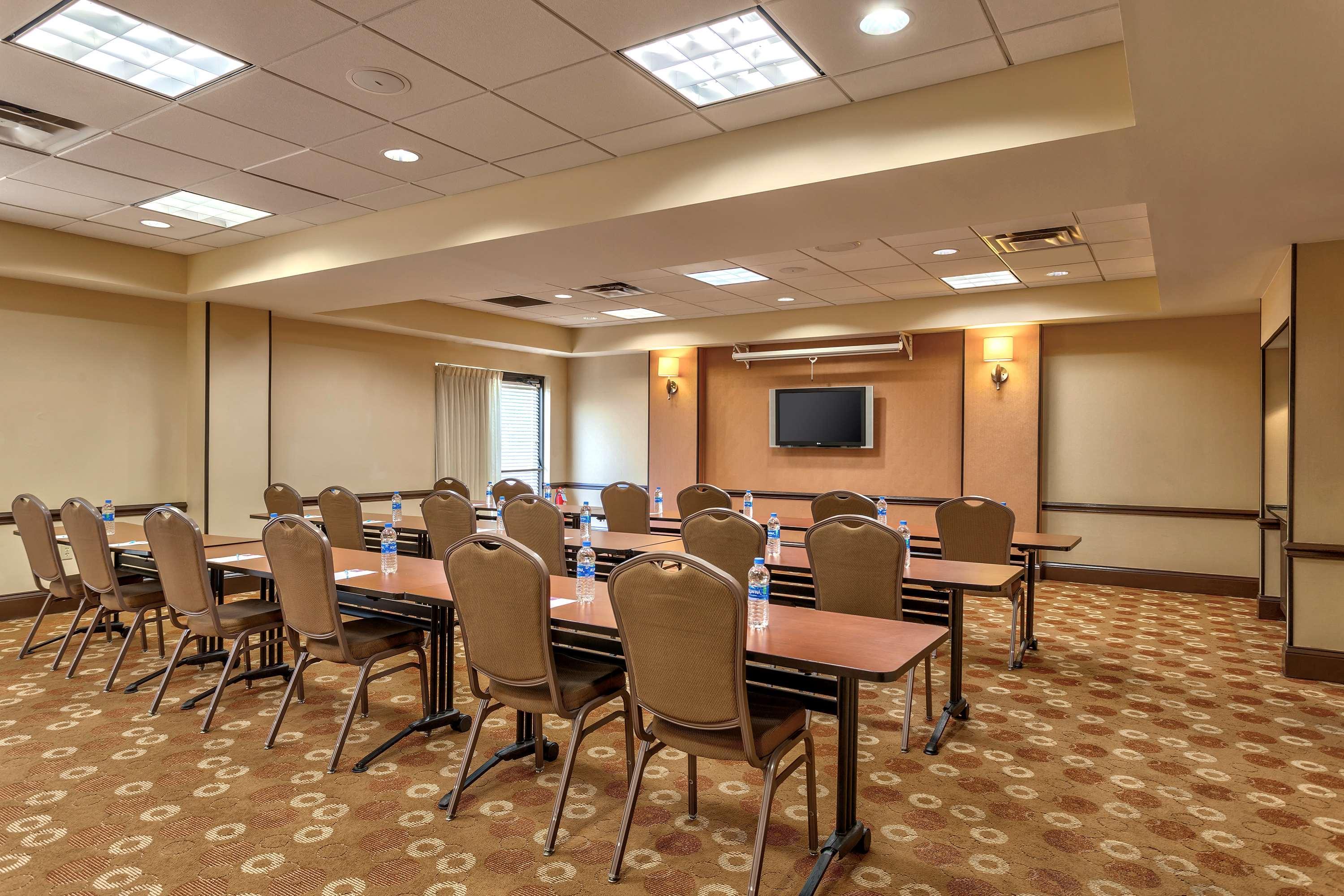 Wyndham Garden Kansas City Airport Екстериор снимка