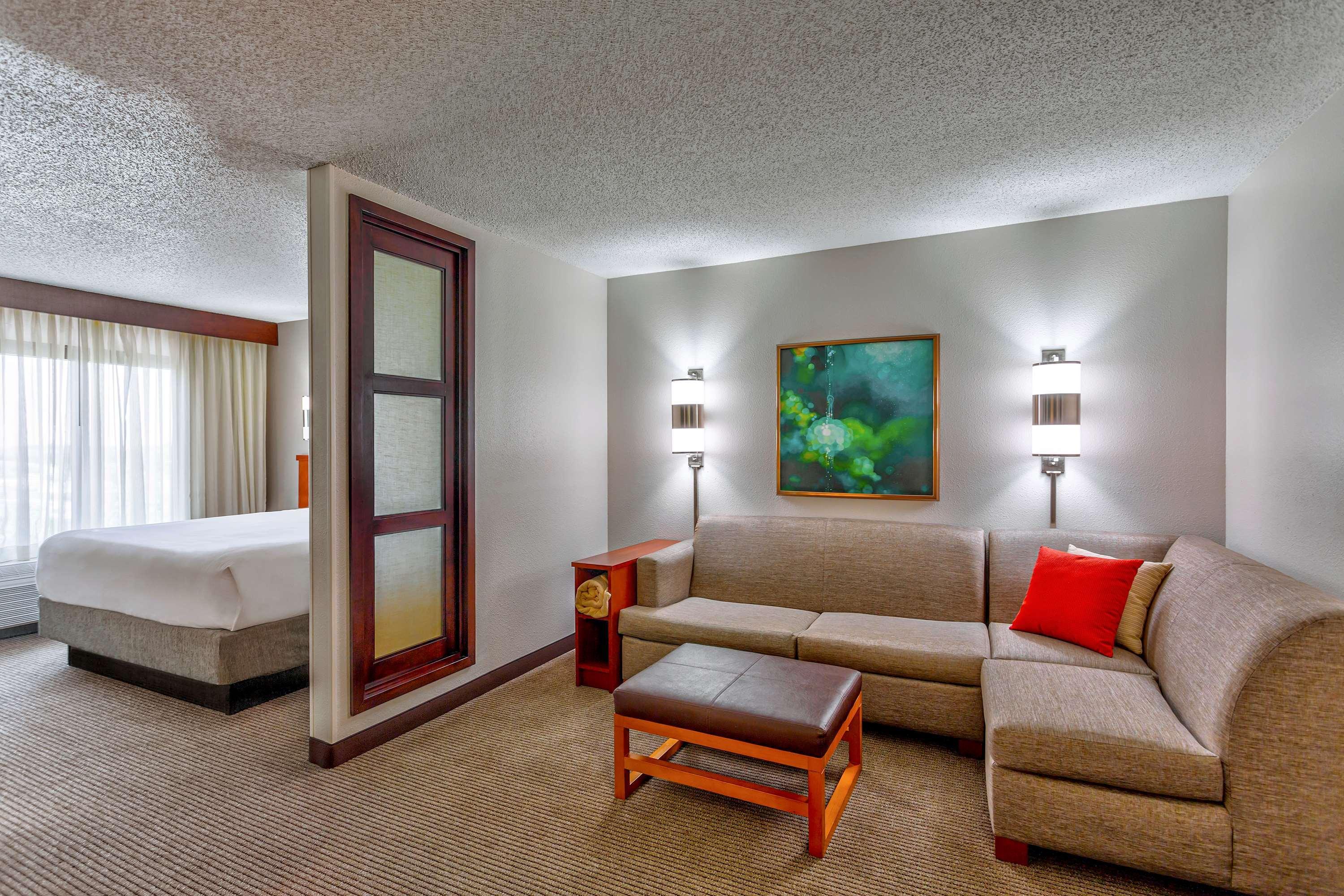 Wyndham Garden Kansas City Airport Екстериор снимка