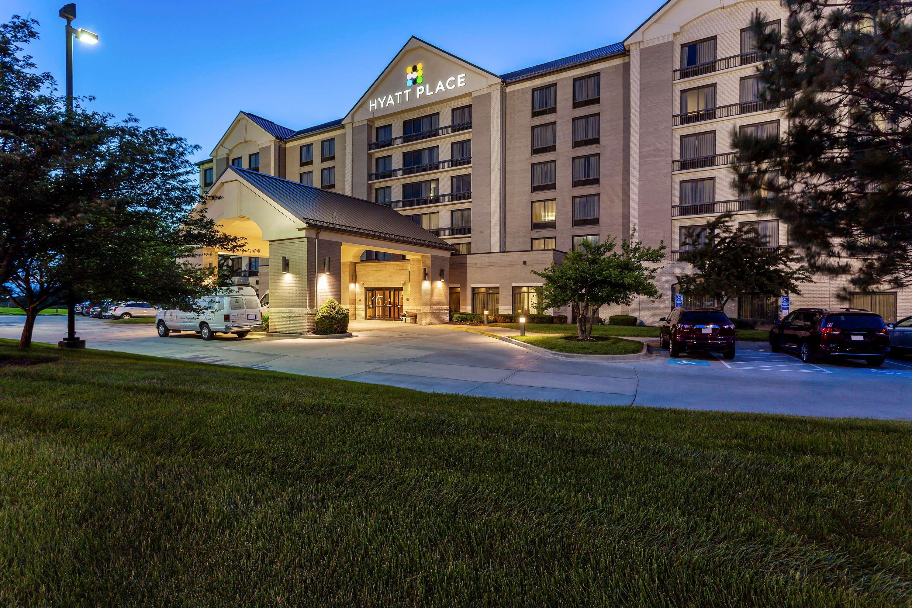 Wyndham Garden Kansas City Airport Екстериор снимка