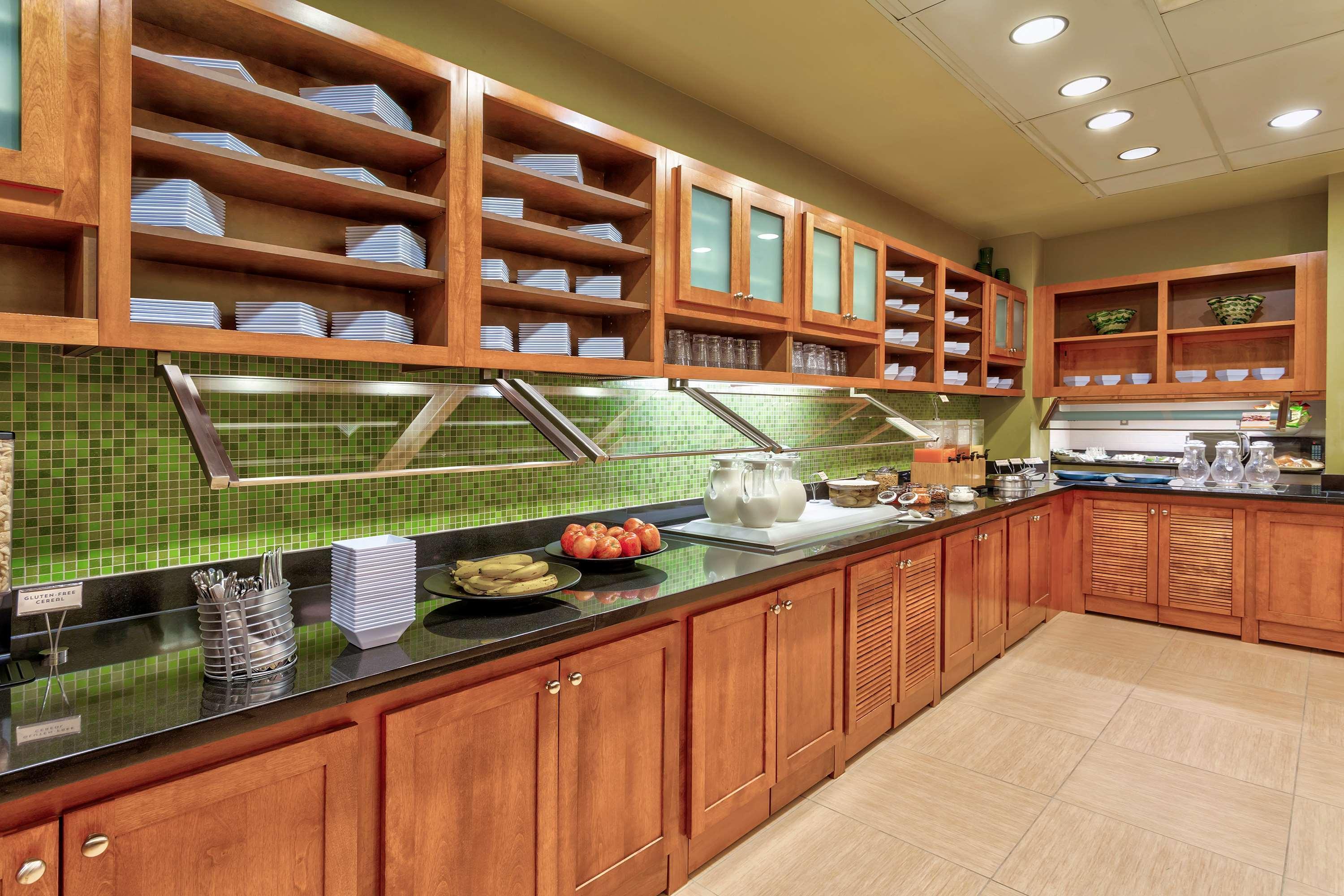 Wyndham Garden Kansas City Airport Екстериор снимка