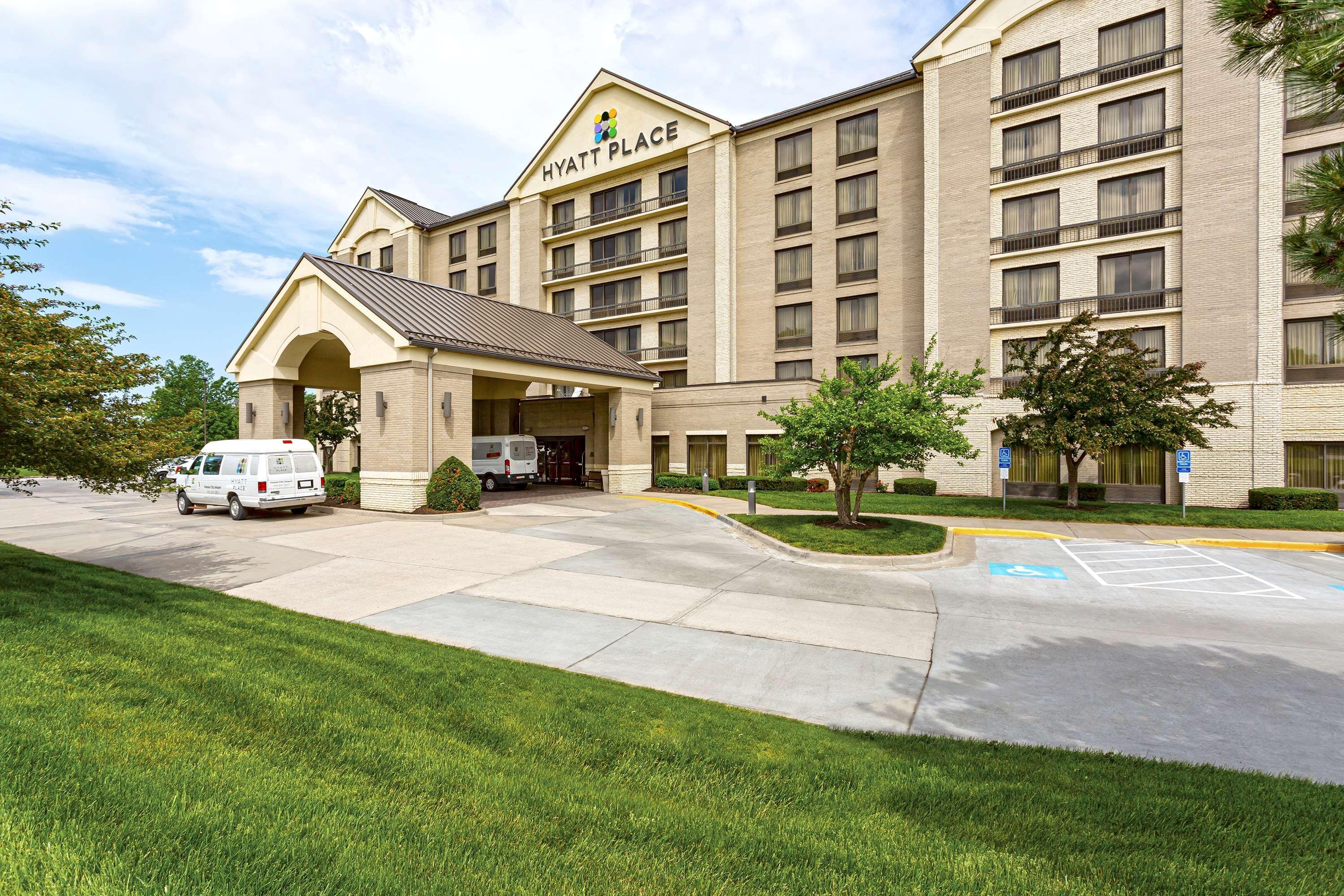 Wyndham Garden Kansas City Airport Екстериор снимка