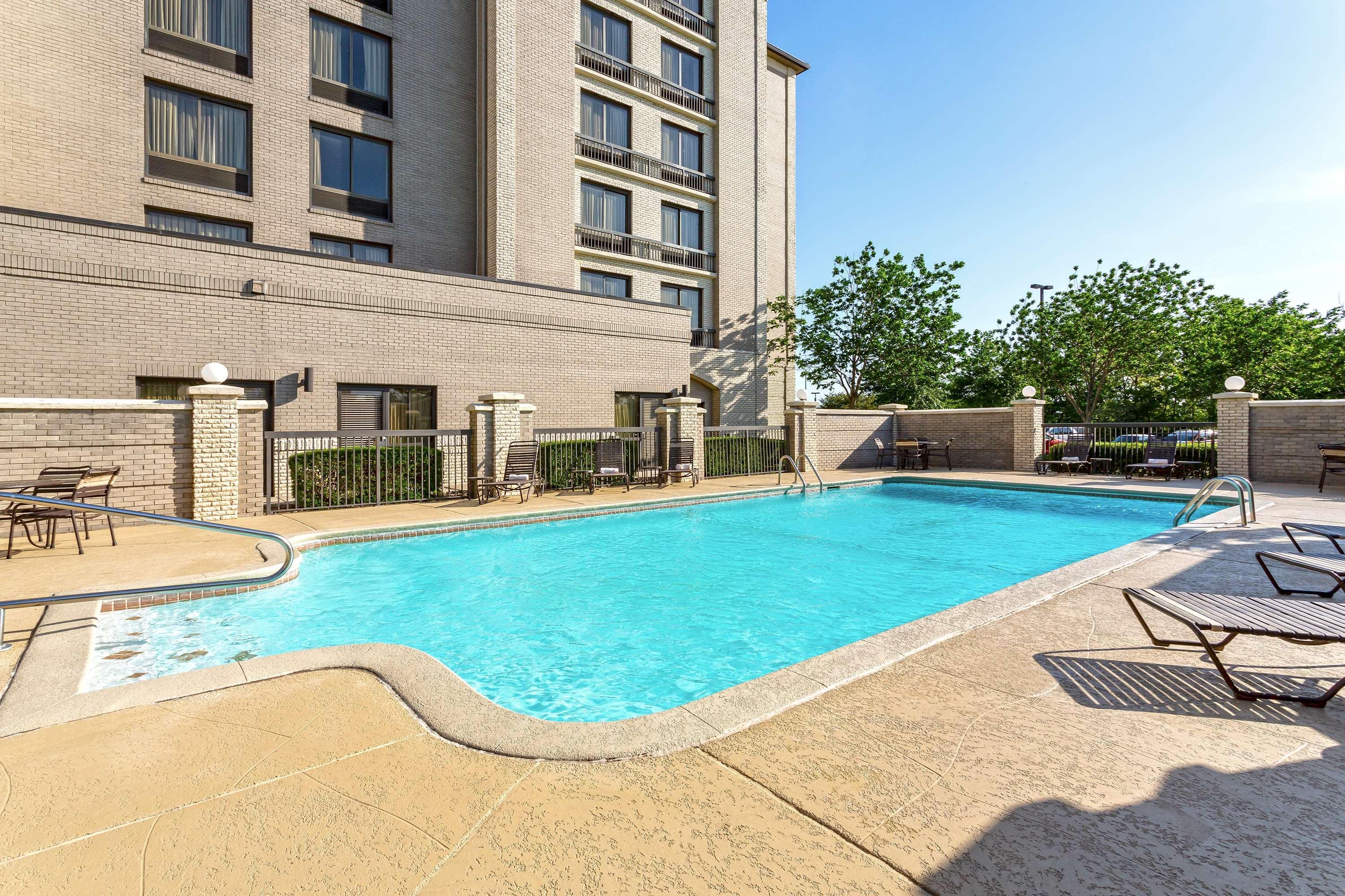 Wyndham Garden Kansas City Airport Екстериор снимка