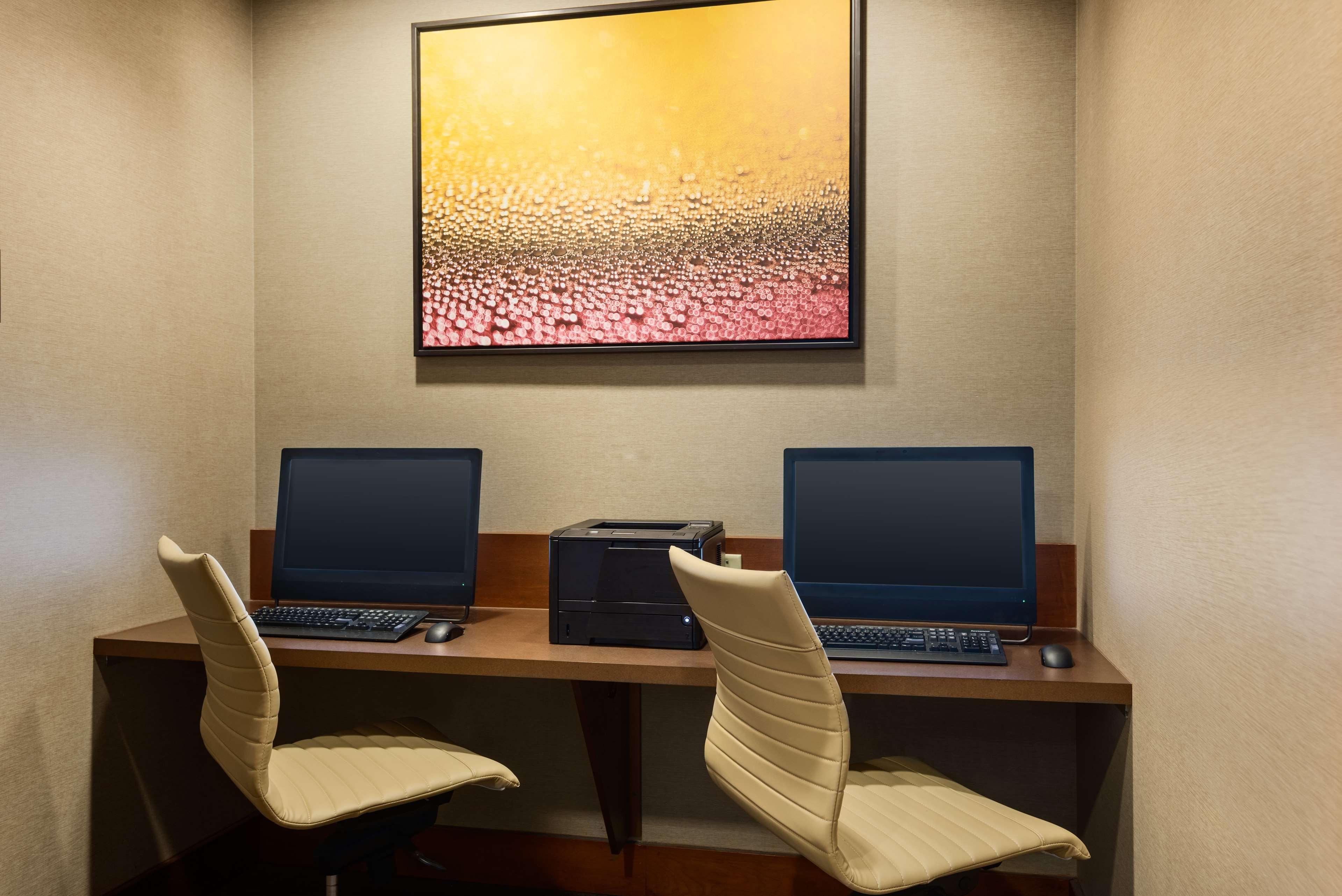 Wyndham Garden Kansas City Airport Екстериор снимка