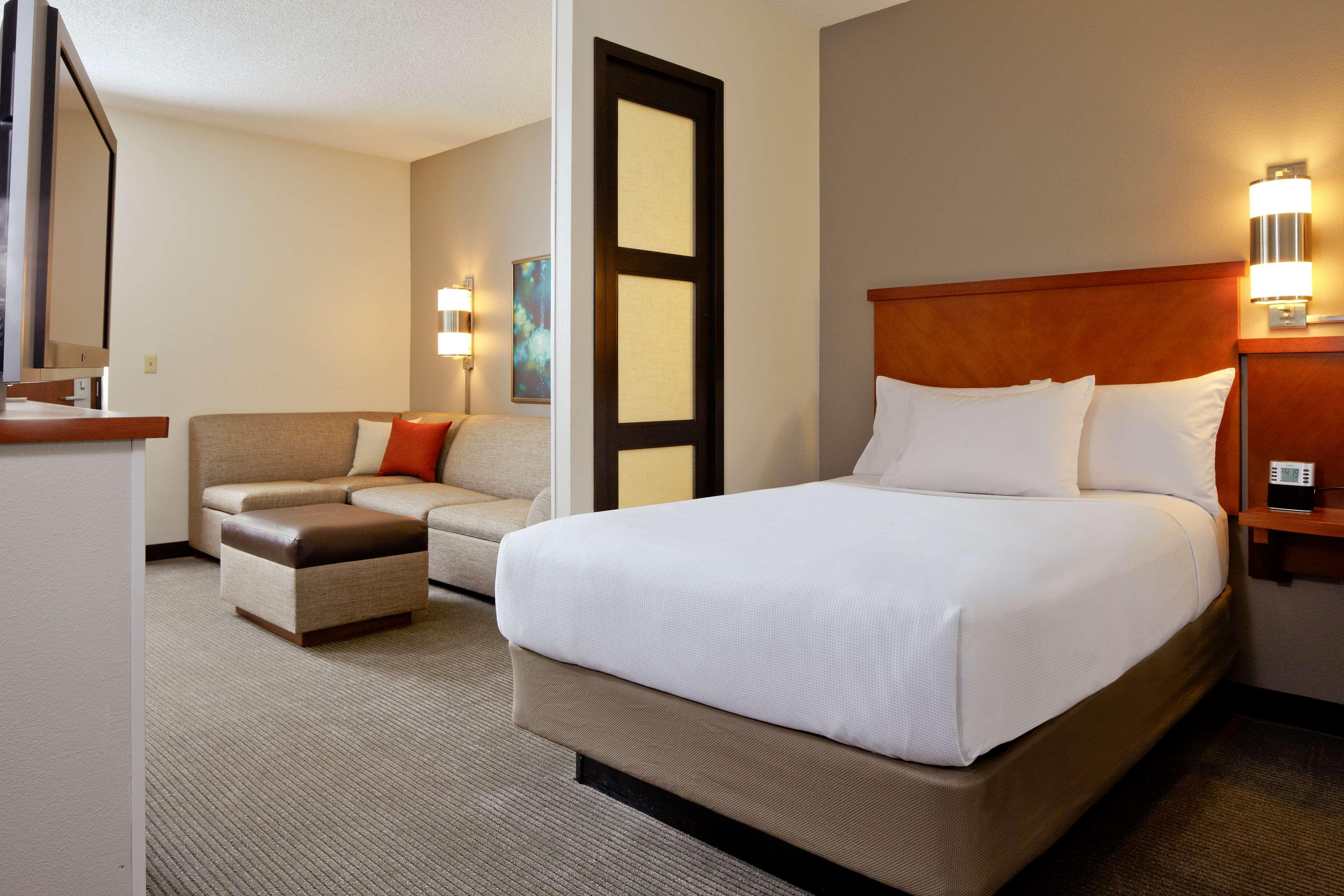 Wyndham Garden Kansas City Airport Екстериор снимка