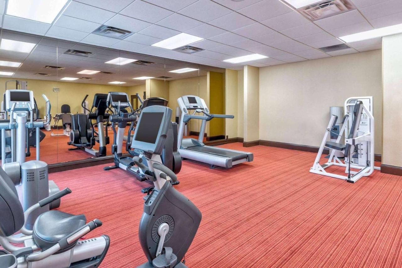 Wyndham Garden Kansas City Airport Екстериор снимка