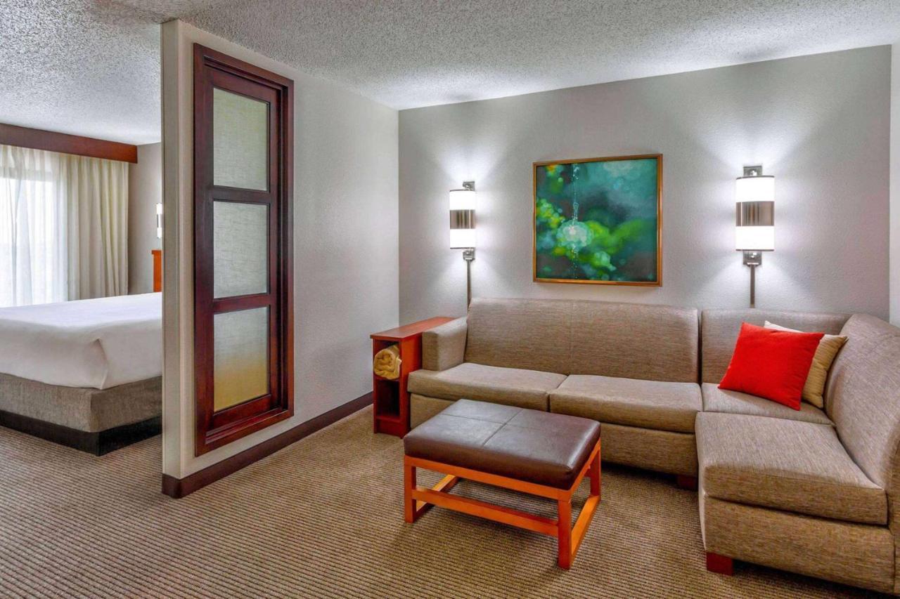 Wyndham Garden Kansas City Airport Екстериор снимка
