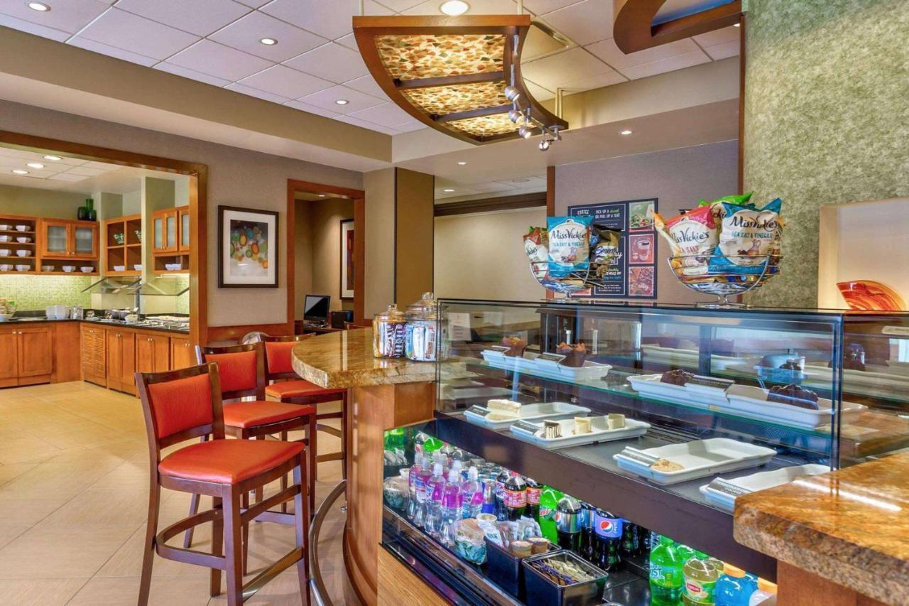 Wyndham Garden Kansas City Airport Екстериор снимка