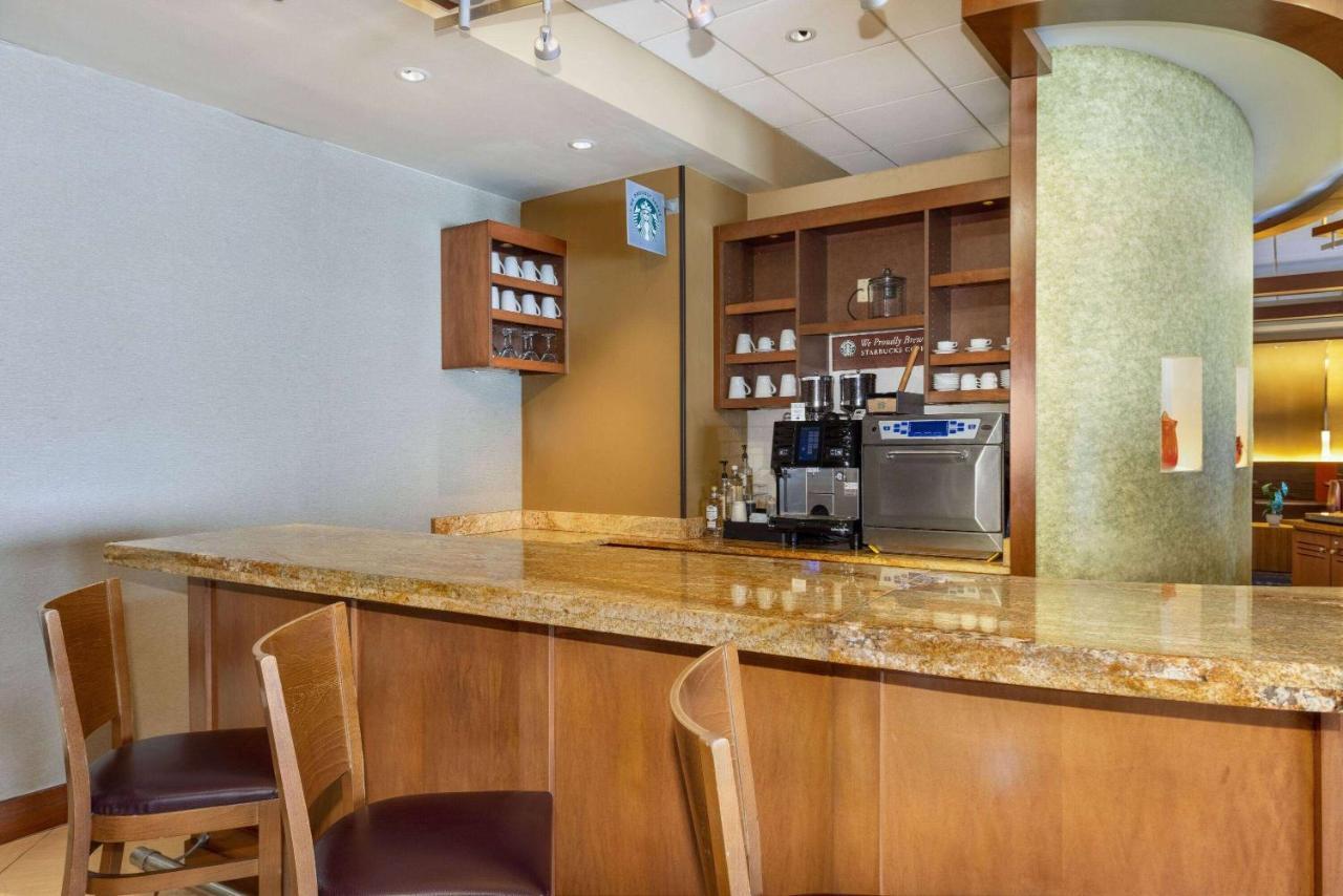 Wyndham Garden Kansas City Airport Екстериор снимка