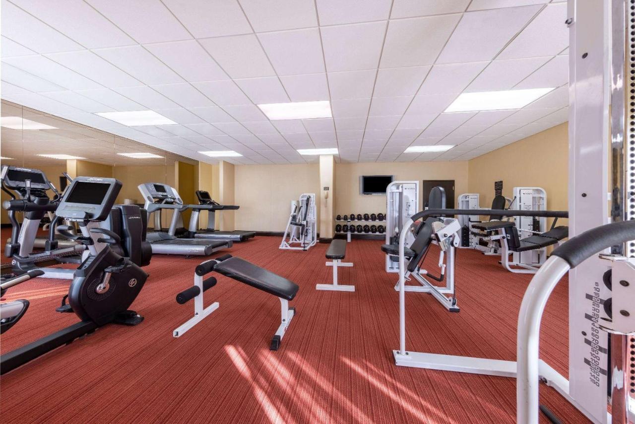 Wyndham Garden Kansas City Airport Екстериор снимка