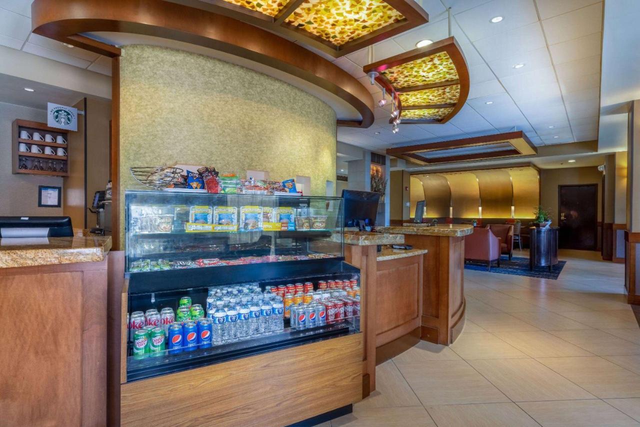 Wyndham Garden Kansas City Airport Екстериор снимка