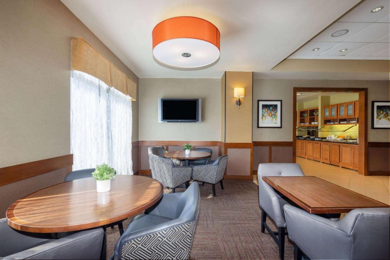 Wyndham Garden Kansas City Airport Екстериор снимка